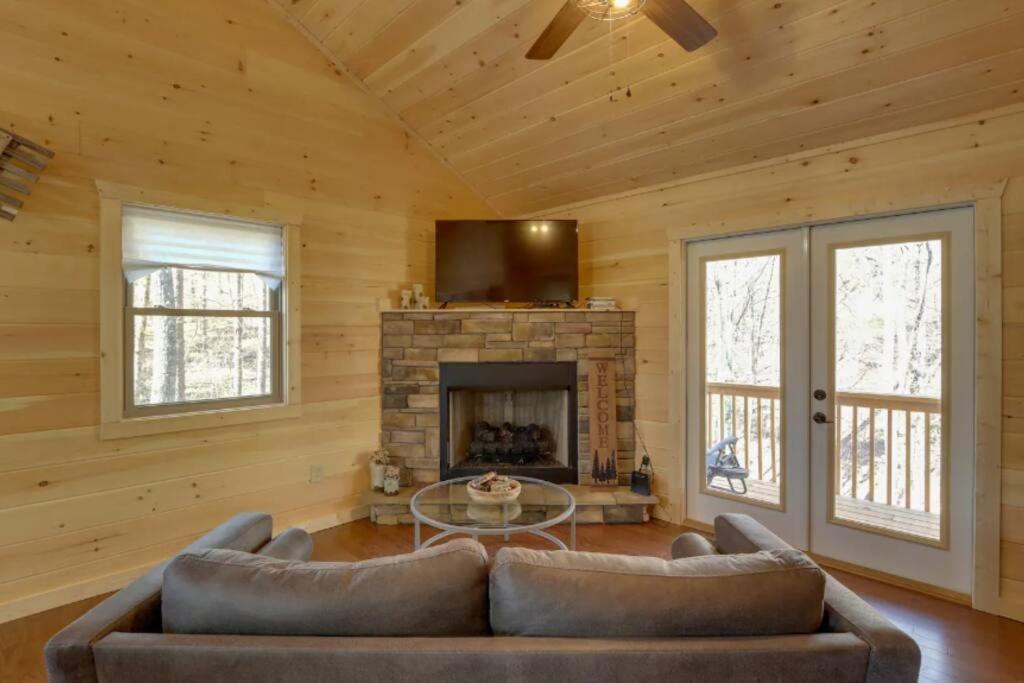 New Serene, Fun & Comfy Cabin- Covered Deck, Grill, Arcade Murphy Kültér fotó