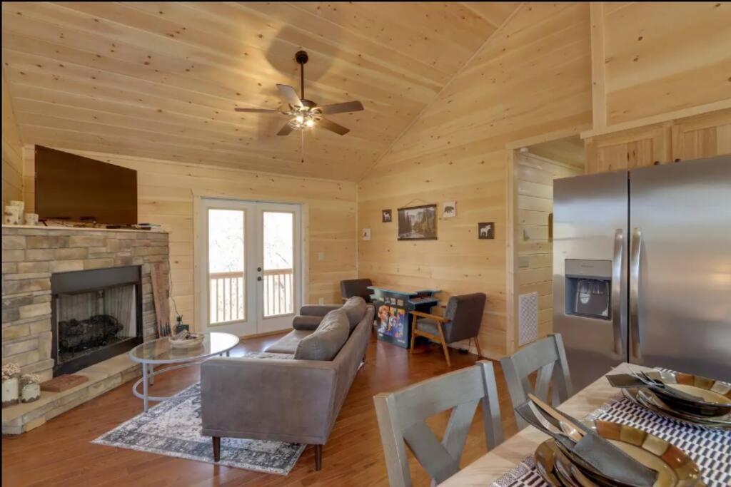 New Serene, Fun & Comfy Cabin- Covered Deck, Grill, Arcade Murphy Kültér fotó