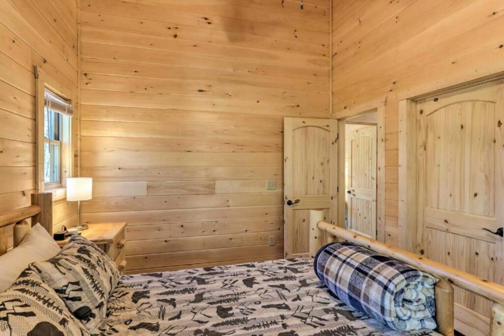 New Serene, Fun & Comfy Cabin- Covered Deck, Grill, Arcade Murphy Kültér fotó